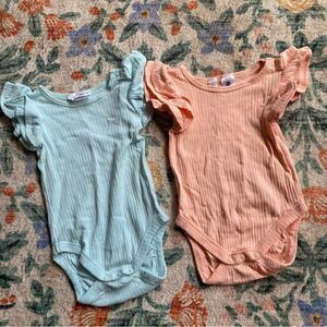 Dymples 12 month bodysuits onesie Ruffle sleeve ribbed cotton baby